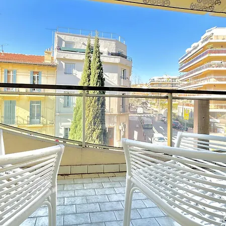 Apartment Center - 2 Pieces Avec Terrasse *